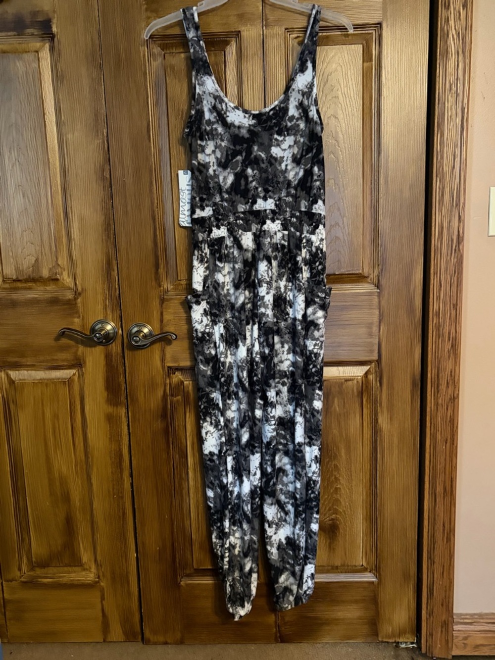 Almost Famous Black & White Tie-Dye Sleeveless Jumpsuit Cozy Soft Size Large - Picture 3 of 9